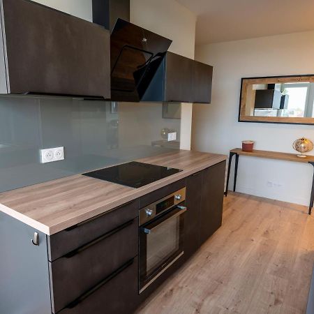 Apartament T2 De Standing Climatise Avec Parking Prive, Tram T2 T5, Hopitaux Est Bron Zewnętrze zdjęcie