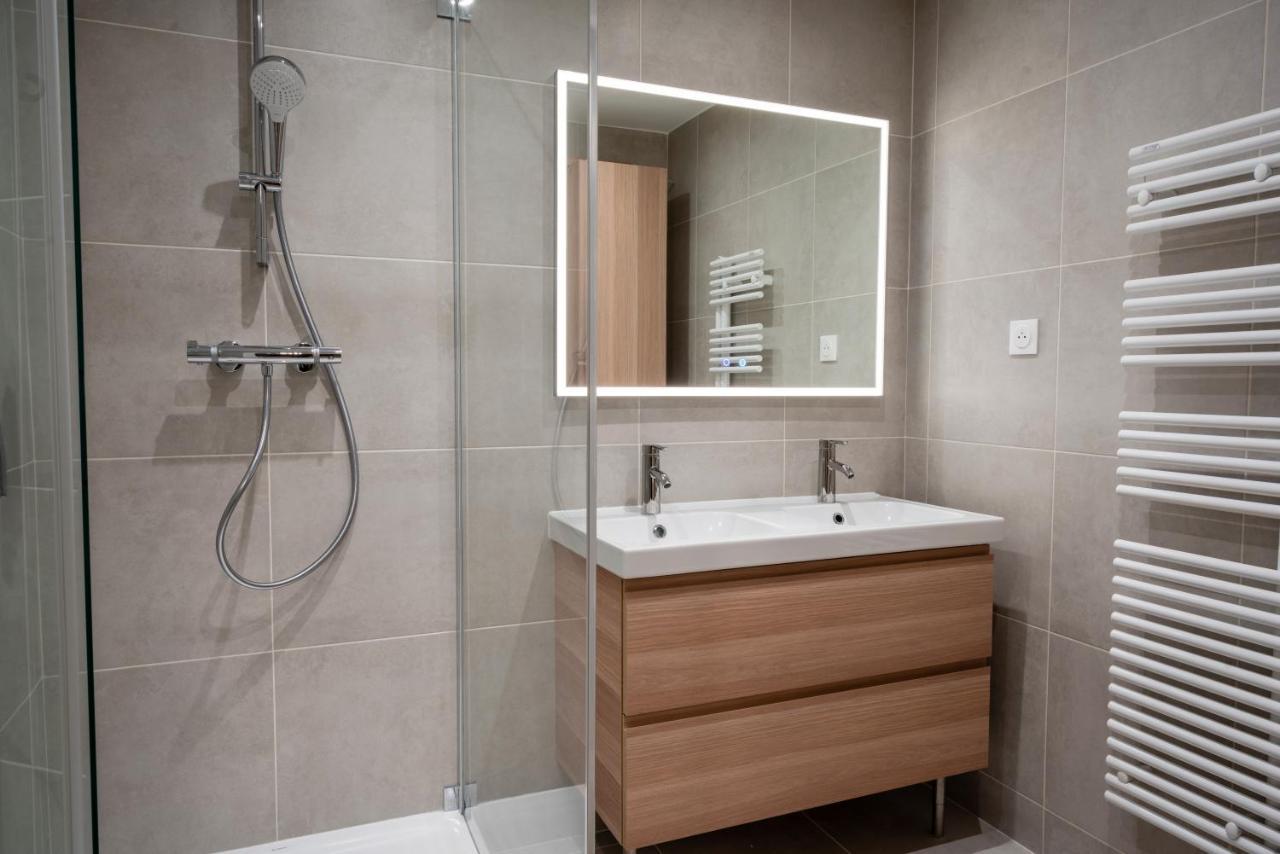 Apartament T2 De Standing Climatise Avec Parking Prive, Tram T2 T5, Hopitaux Est Bron Zewnętrze zdjęcie